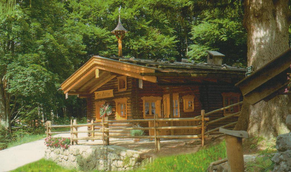Almbruennerl Die Almhuette Auf Der Raffner Alm Ruhpolding Rum bild