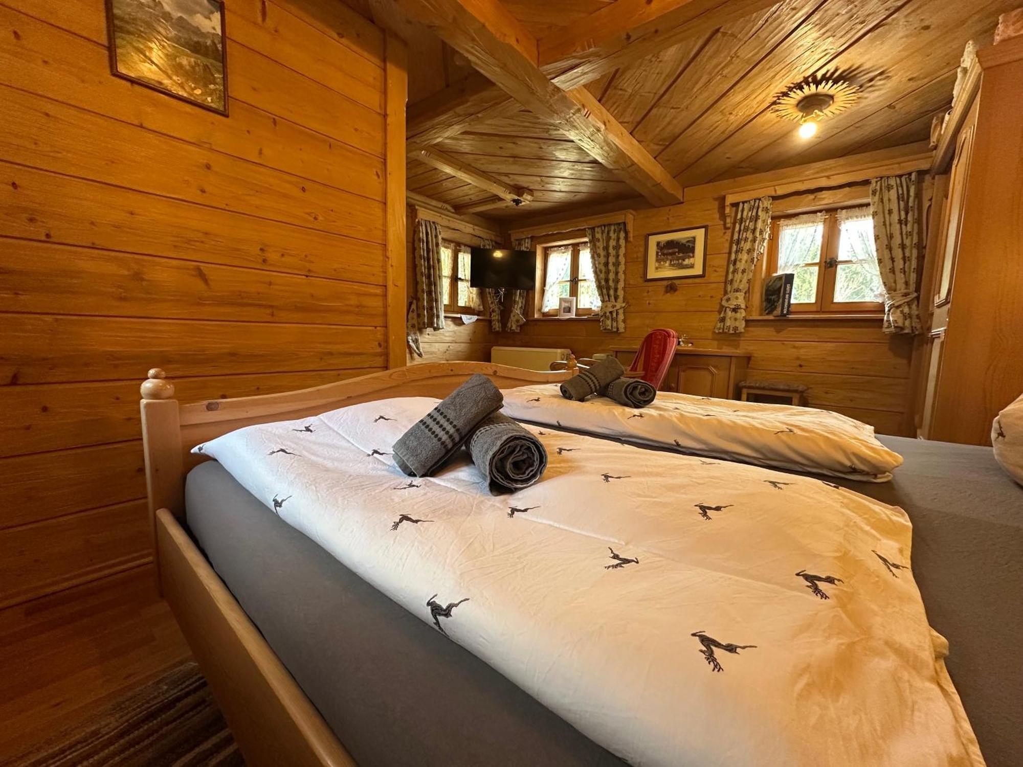 Almbruennerl Die Almhuette Auf Der Raffner Alm Ruhpolding Exteriör bild